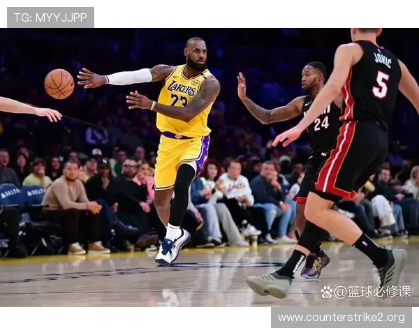 詹姆斯三场比赛助攻数据稳步提升 传球选择更为合理