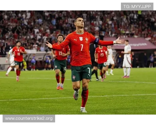 C罗扳平后不庆祝专注比赛迅速回中圈开球展现争胜决心