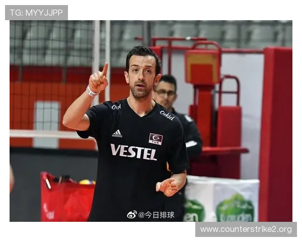 土耳其女排四战全胜献礼主教练桑塔雷利44岁生日完美开局赛场